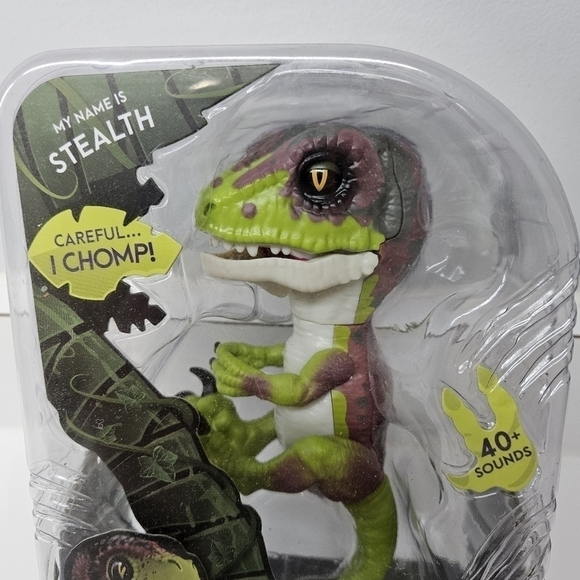 NEW Fingerlings Untamed Raptor Dinosaurs Stealth Interactive Toy 40+ Sounds - Picture 2 of 6